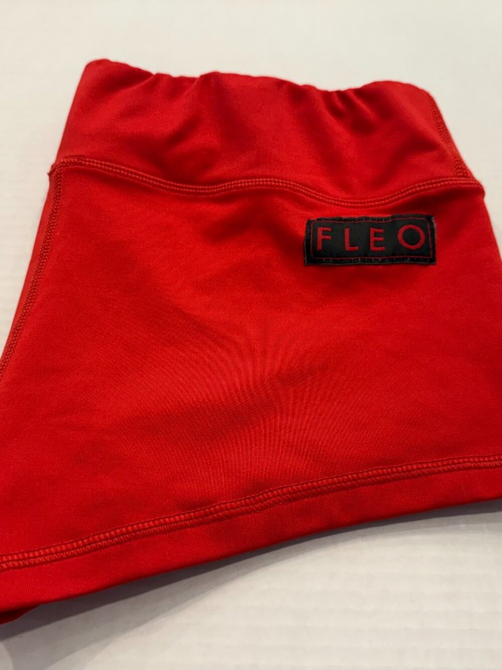 FLEO Red Athletic Shorts Women’s Large 2.5” Inseam
